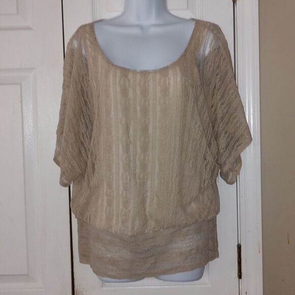 Studio Y cream lacey overlay wide band hem Sz M - Picture 1 of 5